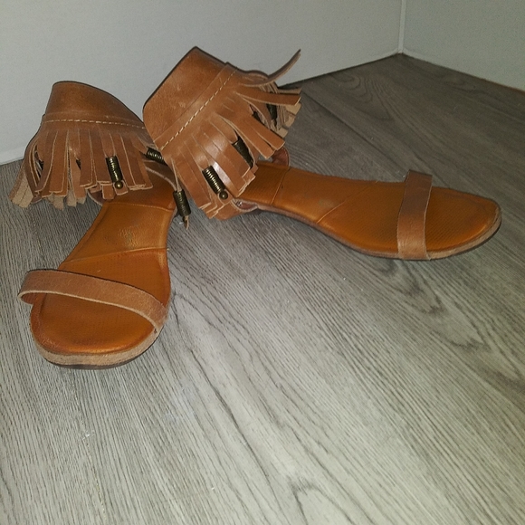 Naughty Monkey Fringe Sandals - Picture 6 of 10